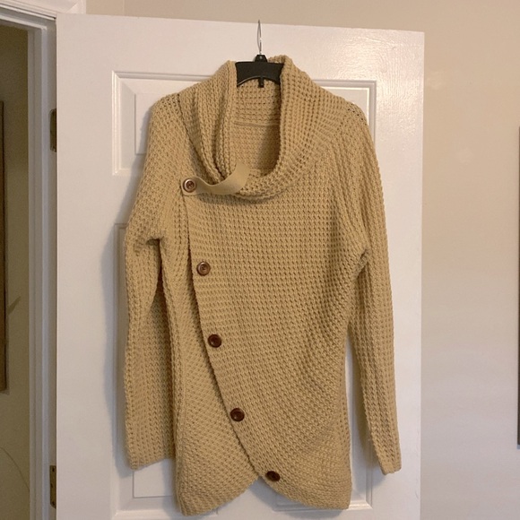 NWOT cable knit cowlneck sweater size medium - Picture 1 of 3